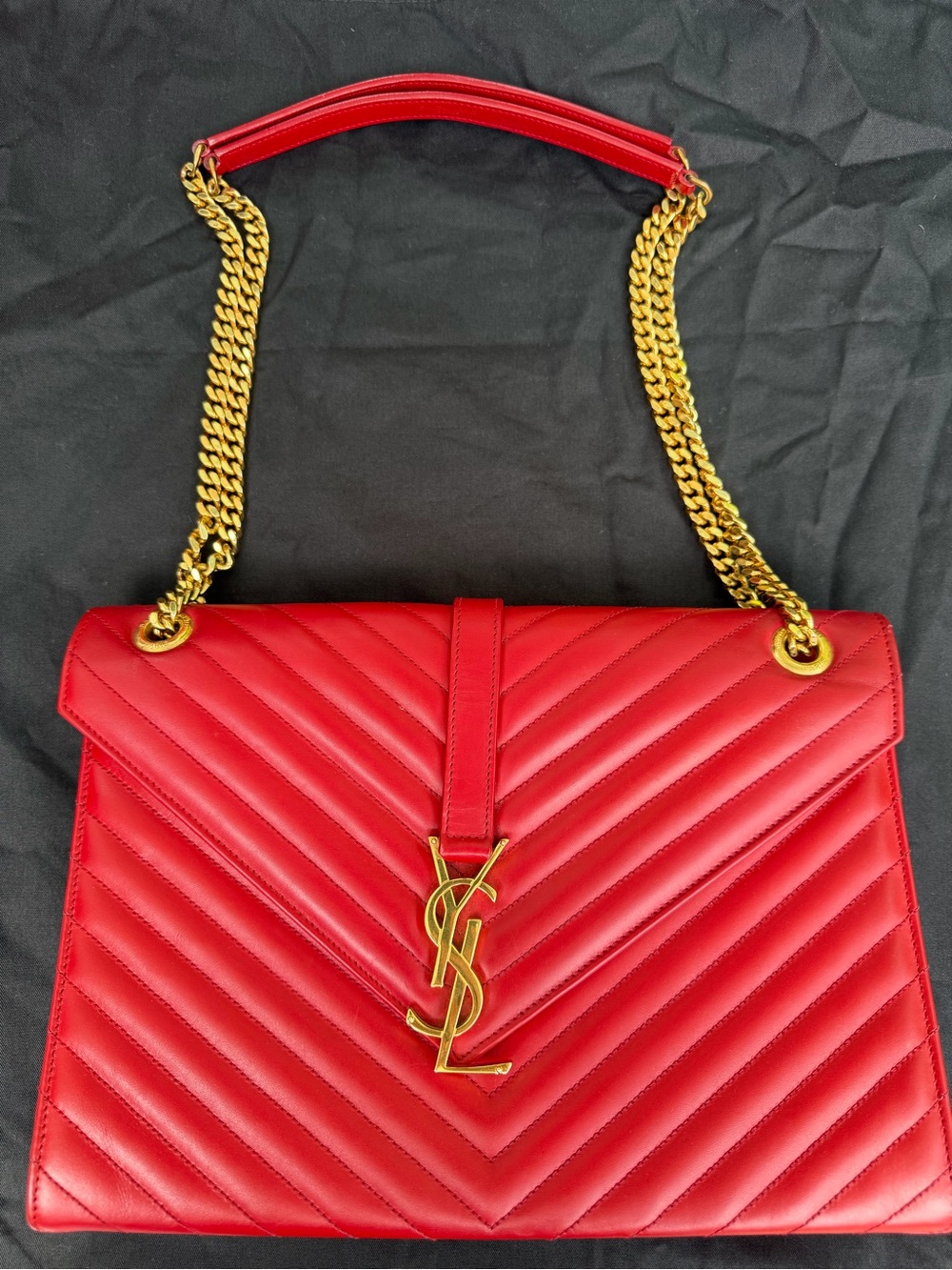 This is a red chevron quilted leather LG Envelope shoulder bag by Saint Laurent